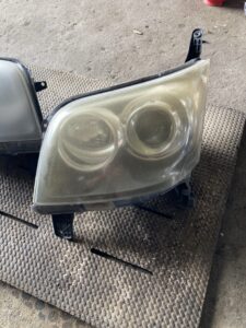研磨前ヘッドライト