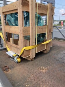 メーカーから　送られてきた　新品エンジン