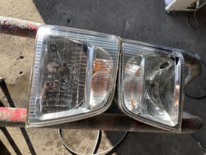 再生後のメインヘッドライト。内部の構造がくっきり見える。